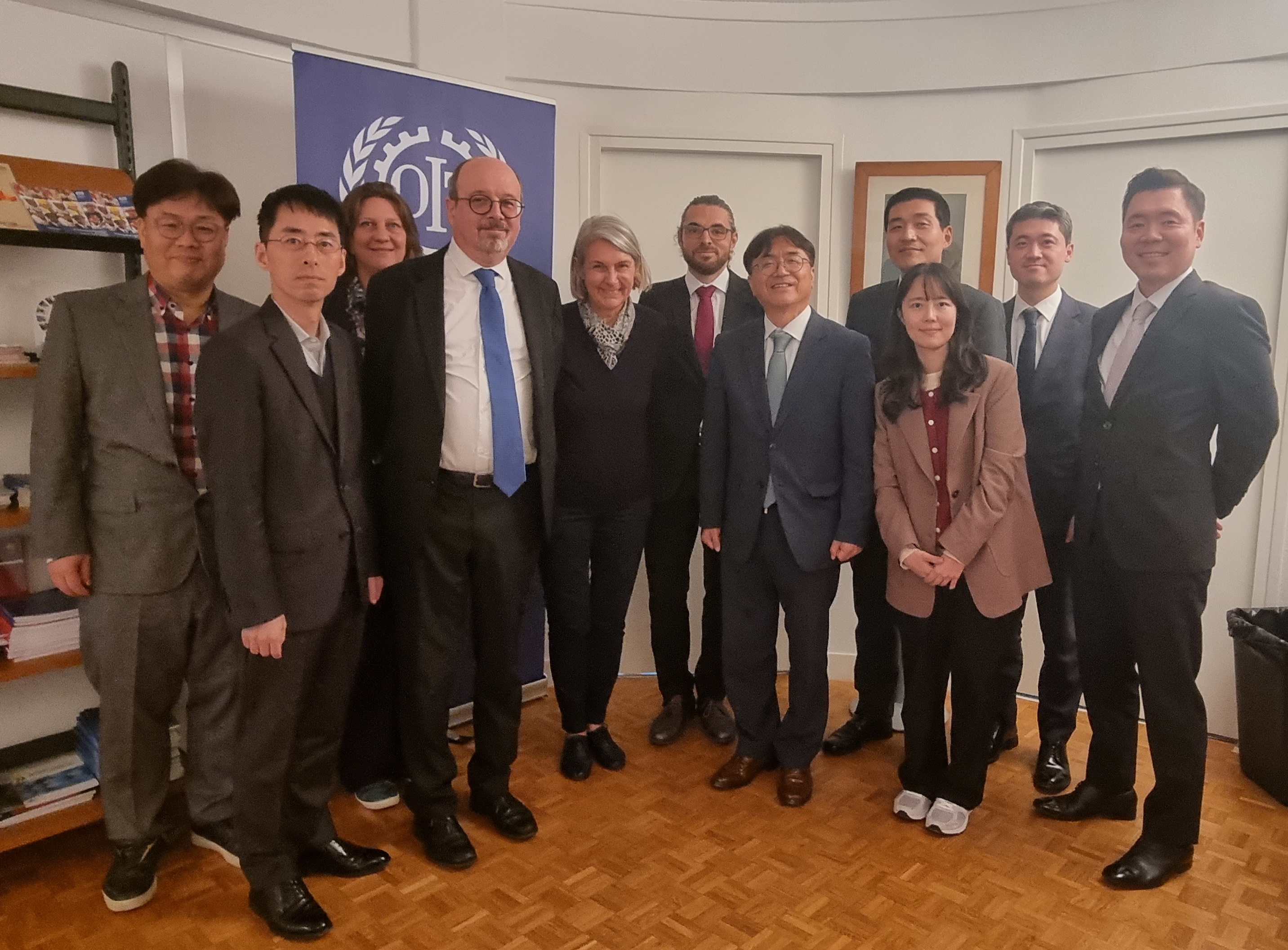 L’INTEFP rencontre une délégation sud-coréenne dans le bureau parisien de l’OIT.