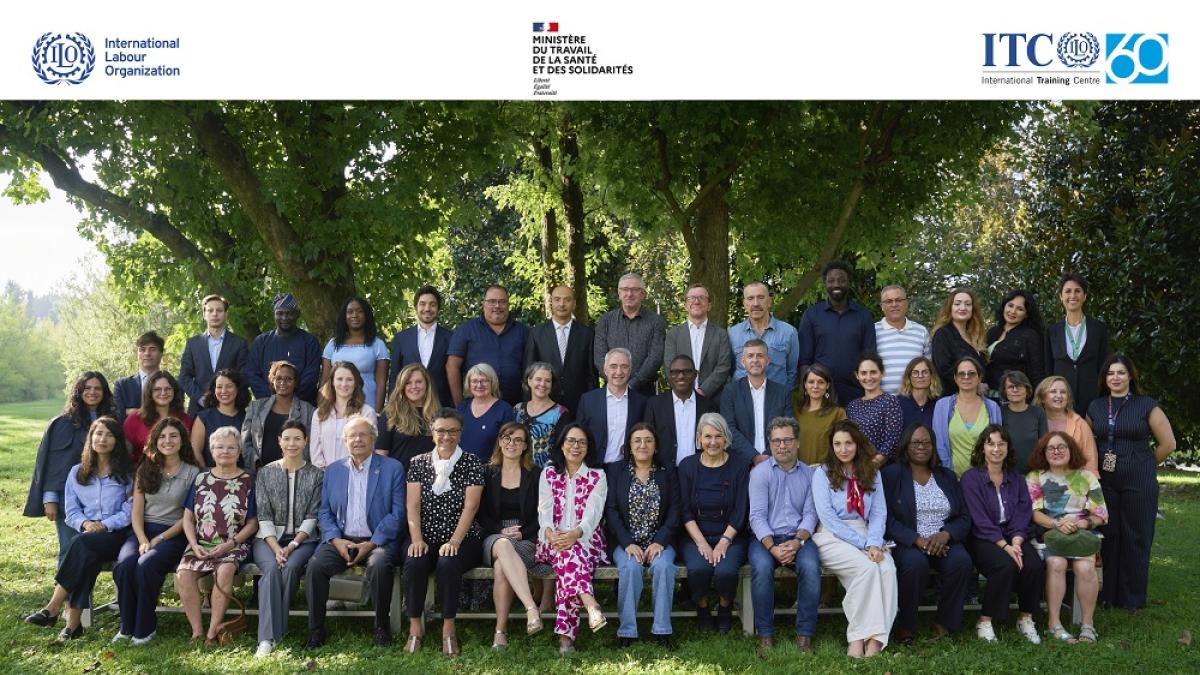 Tous les participants à l'école d'été du CIF OIT