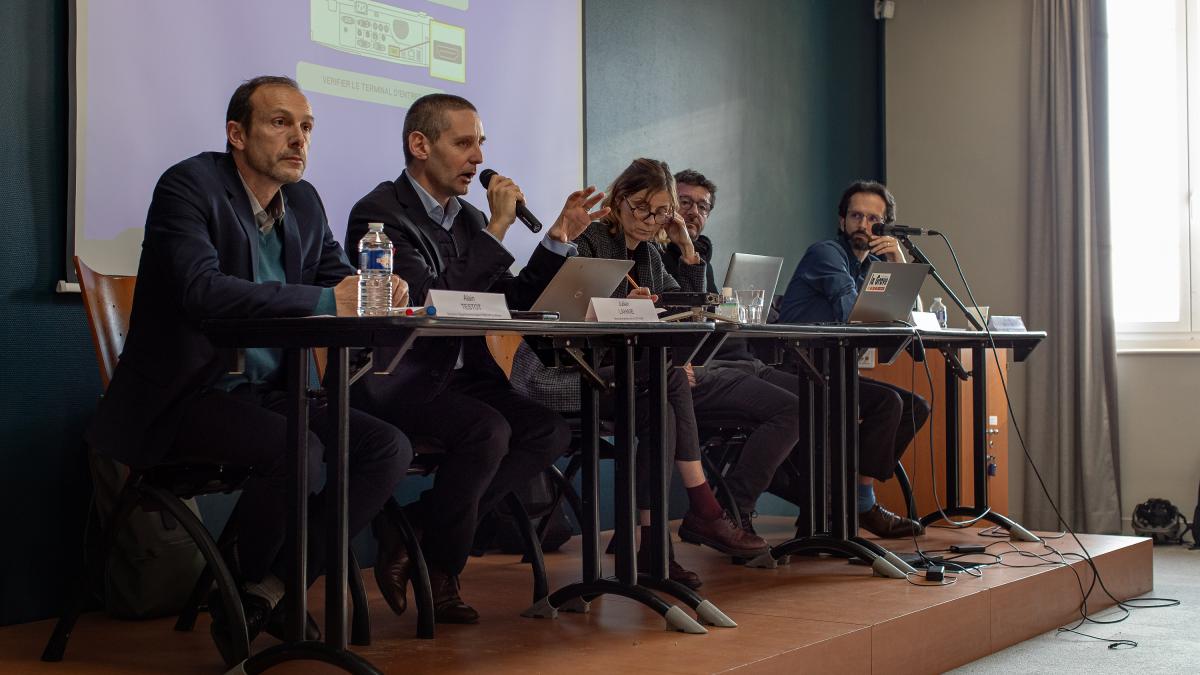 Table ronde avec des représentants des pouvoirs publics 
